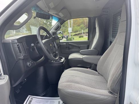 Used 2017 Chevrolet Express 2500 w/ Express Access Plus Package image 15