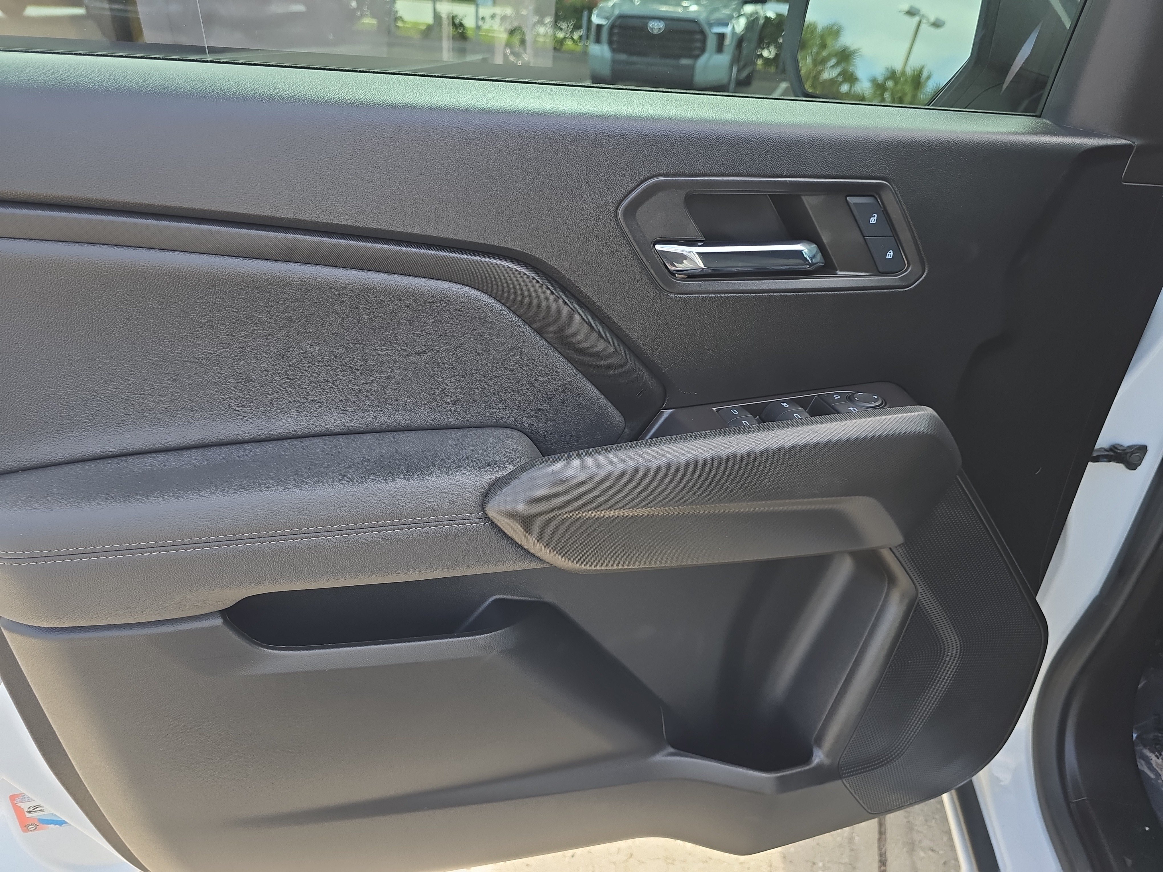 Used 2024 Chevrolet Colorado LT w/ LT Convenience Package RWD image 17