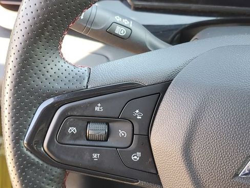 Certified 2024 Chevrolet Trax RS w/ Sunroof Package FWD image 22