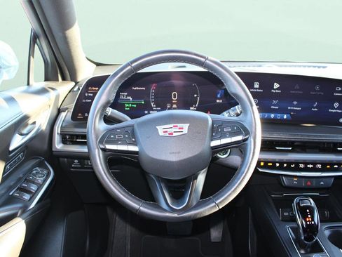 Used 2025 Cadillac XT4 Premium Luxury image 15