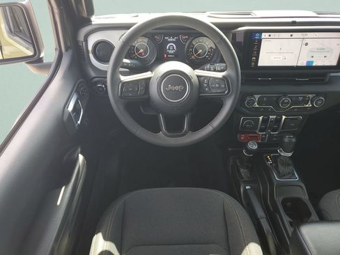 Used 2024 Jeep Wrangler Unlimited Sport AWD/4WD image 12