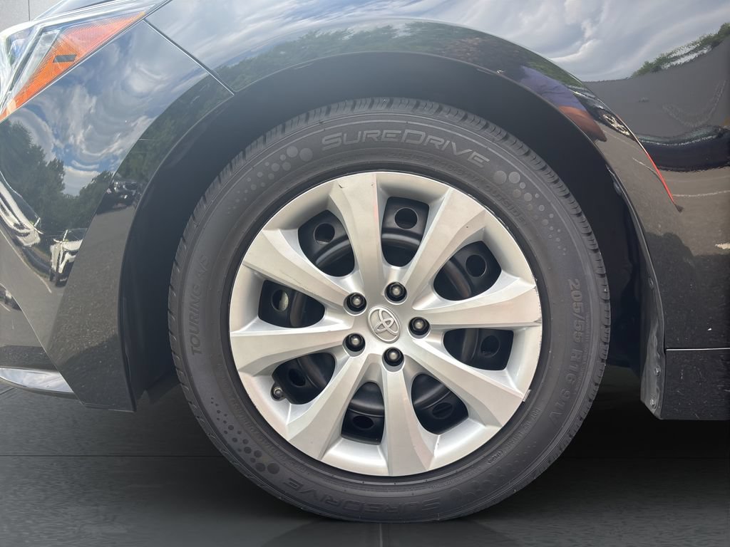 Used 2023 Toyota Corolla LE FWD image 38