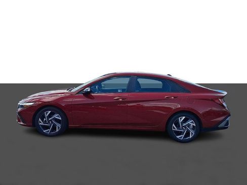 Used 2025 Hyundai Elantra Sport FWD image 4