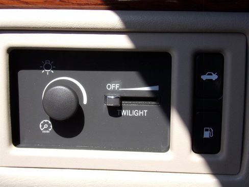Used 1996 Cadillac De Ville Sedan FWD image 47