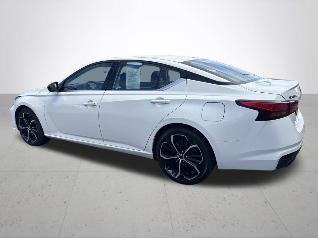 Used 2024 Nissan Altima 2.5 SR FWD image 10