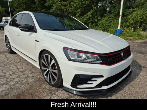 Used 2018 Volkswagen Passat 3.6 FWD image 11