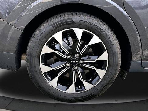 Used 2024 Kia Carnival EX image 36