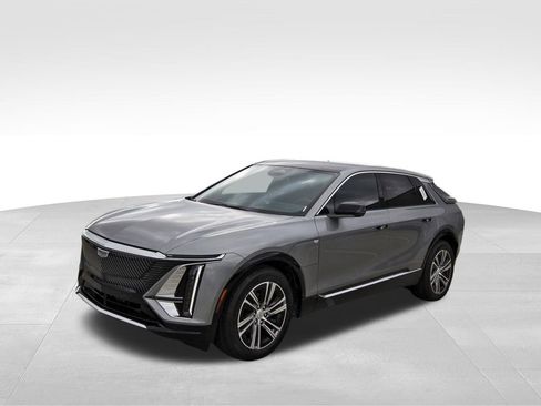New 2026 Cadillac Lyriq Luxury image 2