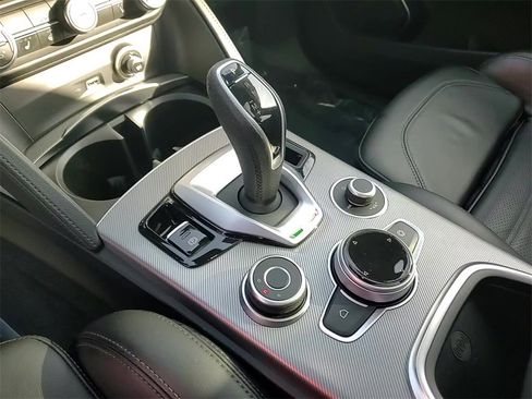 Used 2023 Alfa Romeo Stelvio Veloce image 18