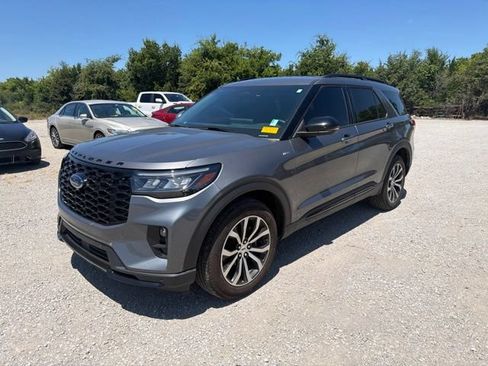 Used 2025 Ford Explorer ST-Line AWD/4WD image 3
