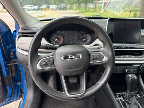Used 2022 Jeep Compass Latitude w/ Sun and Sound Group FWD image 18
