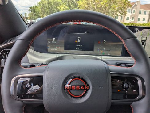Used 2025 Nissan Armada PRO-4X AWD/4WD image 25