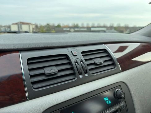 Used 2008 Buick Lucerne CXL w/ Luxury Package FWD image 23