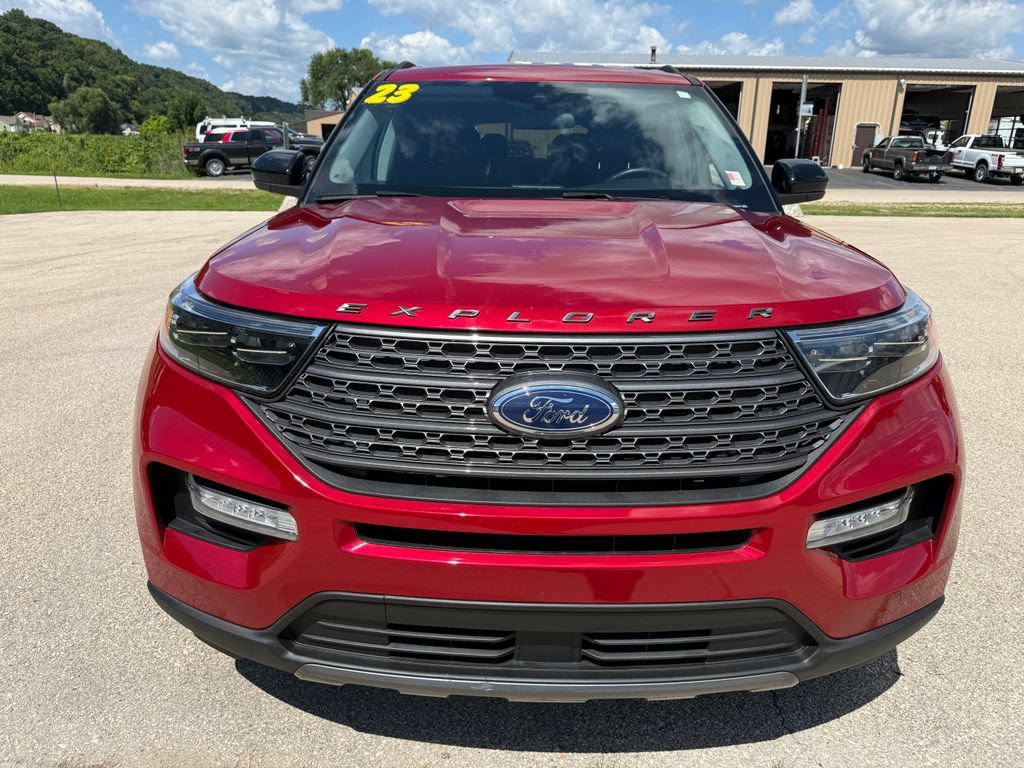 Used 2023 Ford Explorer XLT w/ Equipment Group 202A AWD/4WD image 2