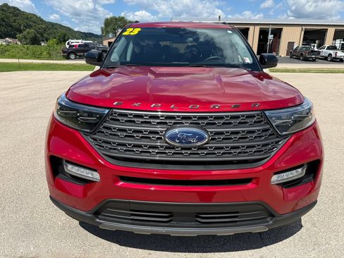 Used 2023 Ford Explorer XLT w/ Equipment Group 202A AWD/4WD image 2