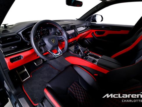 Used 2025 Lamborghini Urus SE AWD/4WD image 12