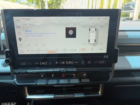 Used 2024 GMC Hummer EV 2X w/ LPO, Illumination Package AWD/4WD image 14