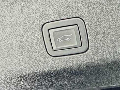 Used 2024 Cadillac Escalade Luxury AWD/4WD image 14