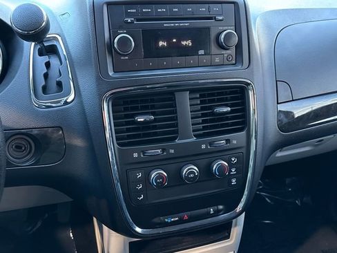 Used 2013 Dodge Grand Caravan American Value Package image 28