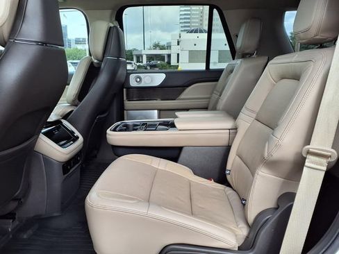 Used 2023 Lincoln Navigator Reserve RWD image 5