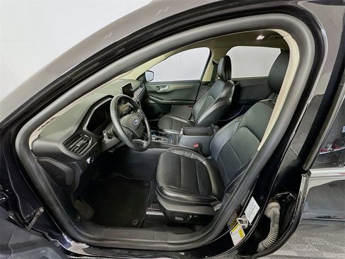 Used 2020 Ford Escape Titanium image 21