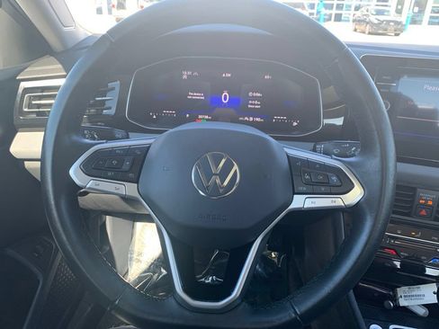Used 2025 Volkswagen Jetta SE FWD image 8
