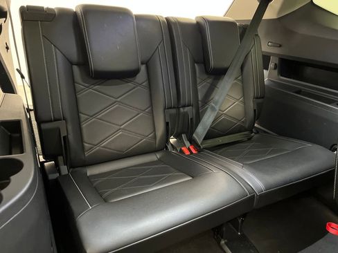 Used 2024 Volkswagen Atlas SE image 32