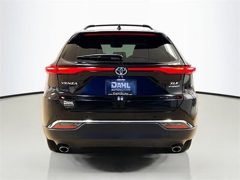 Used 2021 Toyota Venza XLE image 4