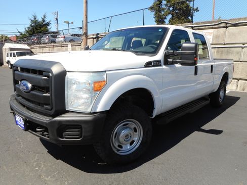 Used 2016 Ford F250 XL w/ Power Equipment Group AWD/4WD image 3