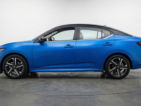 Used 2025 Nissan Sentra SV image 3