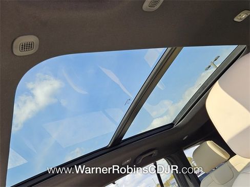 New 2025 Jeep Grand Cherokee Limited w/ Luxury Tech Group II image 19