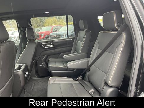 Used 2024 GMC Yukon XL SLT w/ SLT Premium Package image 24