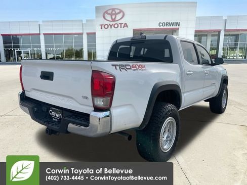 Used 2017 Toyota Tacoma TRD Off-Road w/ Tow Package (A/T) AWD/4WD image 9