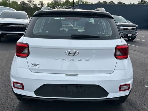 Used 2025 Hyundai Venue Limited image 9
