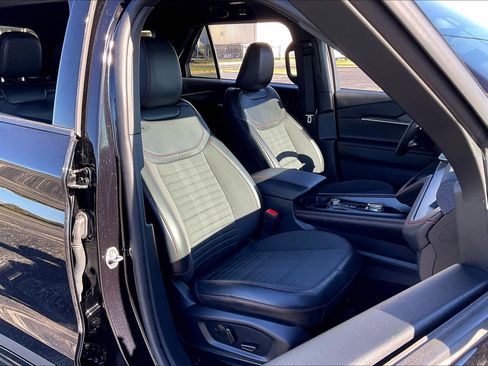 Certified 2025 Ford Explorer ST-Line w/ ST-Line Street Pack AWD/4WD image 8