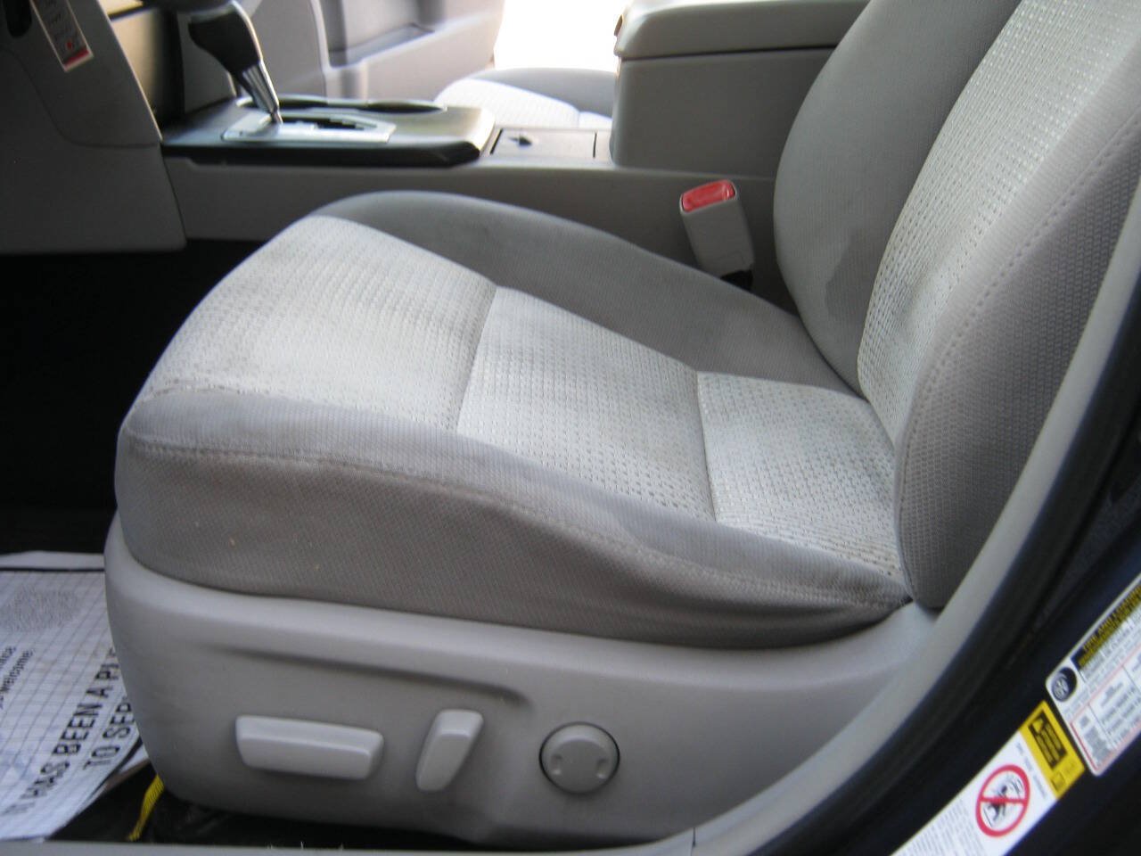 Used 2014 Toyota Camry LE FWD image 8
