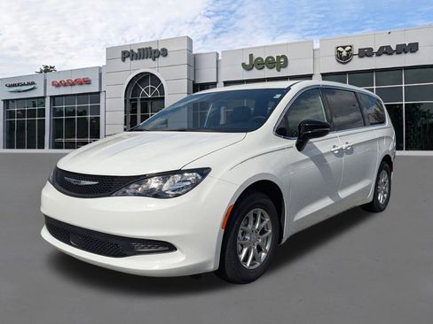 New 2026 Chrysler Voyager LX image 7