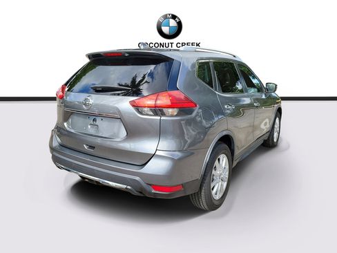 Used 2017 Nissan Rogue SV FWD image 4