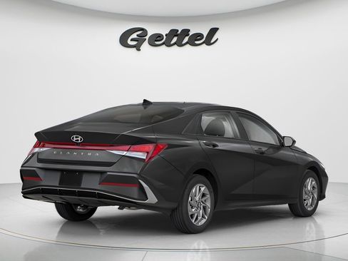 New 2026 Hyundai Elantra SEL Sport Premium FWD image 4