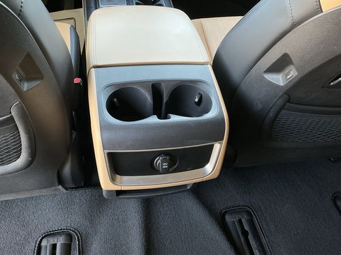 Used 2022 Kia Carnival LX image 28