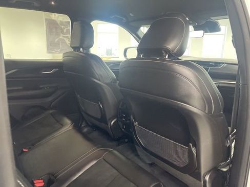 Used 2025 Jeep Grand Cherokee Altitude AWD/4WD image 28