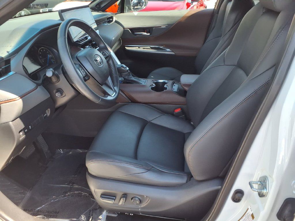 Certified 2023 Toyota Venza XLE AWD/4WD image 18