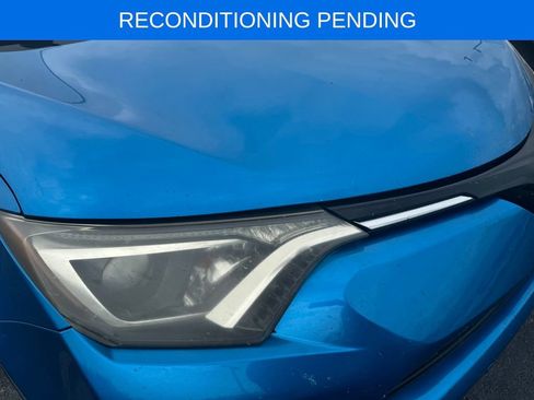 Used 2017 Toyota RAV4 XLE FWD image 5