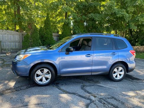 Used 2016 Subaru Forester 2.5i w/ Alloy Wheel Package AWD/4WD image 2