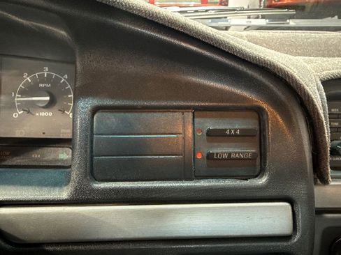 Used 1992 Ford F150 4x4 Regular Cab image 80