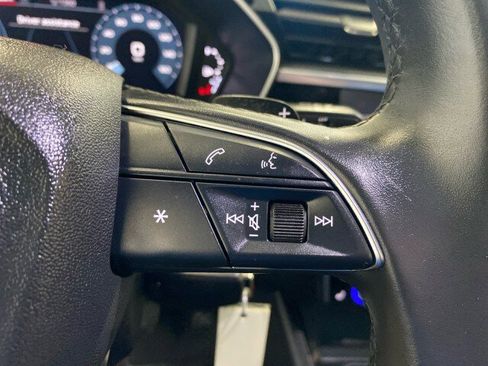 Used 2023 Audi Q3 2.0T Premium w/ Black Optic Sport Package image 21