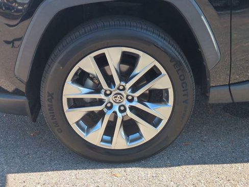 Used 2021 Toyota RAV4 XLE Premium image 11