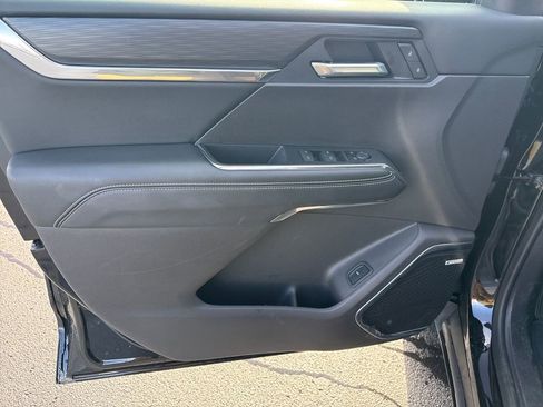 Used 2025 GMC Acadia Elevation image 11