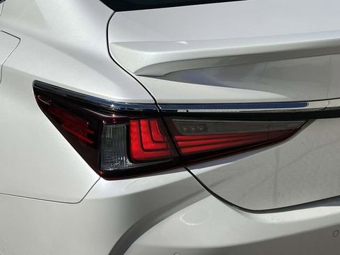 Used 2025 Lexus ES 350 w/ Premium Package image 10