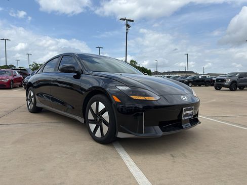 Used 2024 Hyundai Ioniq 6 SE RWD image 5
